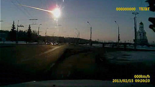 De impact van de meteoor werd geregistreerd door een autobestuurder met camera op het dashboard. © ap.